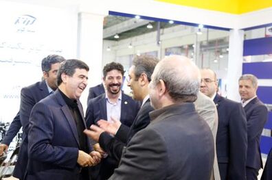 رییس سازمان بورس و اوراق بهادار از غرفه بیمه کوثر بازدید کرد