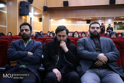 تجلیل از برگزیدگان شعر و ادبیات انقلاب 