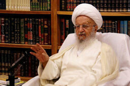 آیت الله مکارم شیرازی از هیچ یک از نامزدهای انتخابات دفاع نمی‌کند