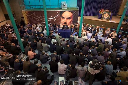 حضور، حسن خمینی، نوه بنیانگذار جمهوری اسلامی ایران و وزیر ارتباطات آقای محمدجواد آذری جهرمی در حسینیه جماران