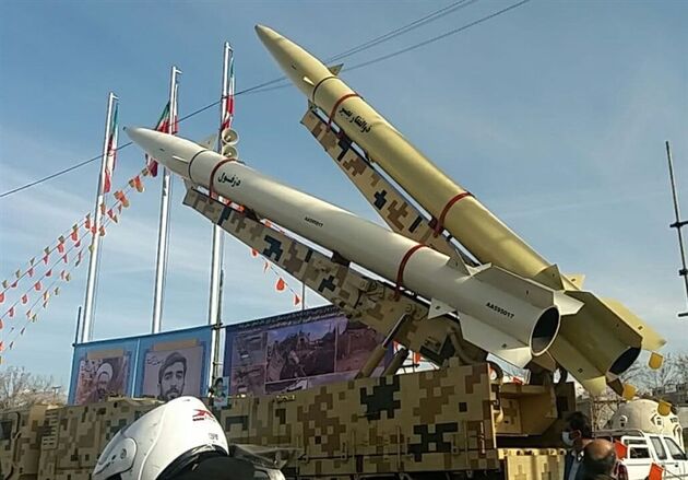 سه فروند موشک بالستیک سپاه در مسیر راهپیمایی ۲۲ بهمن به نمایش در آمدند