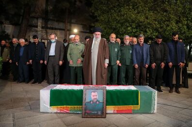اقامه نماز رهبرانقلاب بر پیکر شهید سید رضی