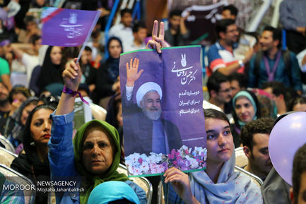 جشن پیروزی هواداران حسن روحانی در اصفهان