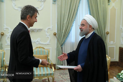 تقدیم استوارنامه سفرای جدید به رییس جمهور