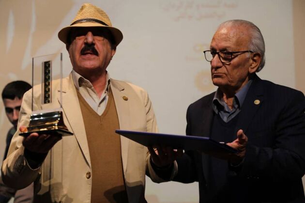 تجلیل شبکه مستند از منوچهر آذری