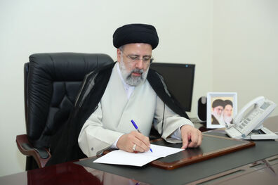 رئیس‌جمهوری درگذشت پدر شهیدان ایزدی نجف آبادی را تسلیت گفت