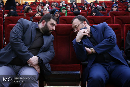 تجلیل از برگزیدگان شعر و ادبیات انقلاب 