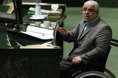 شریعتمداری خودش استارت مقابله با فساد واردکنندگان خودرو را زد