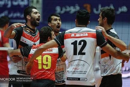 دیدار تیم های والیبال بانک سرمایه و شهرداری تبریز