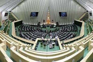 تجمع تعدادی از سپرده گذاران موسسه کاسپین در مقابل مجلس