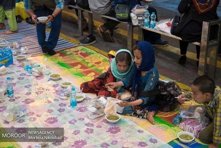 افطاری در  ترمینال تاکسی ونک