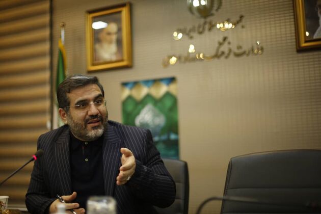 بی‌تردید زبان فارسی در یکپارچگی و حفظ وحدت نقشی انکارناپذیر دارد