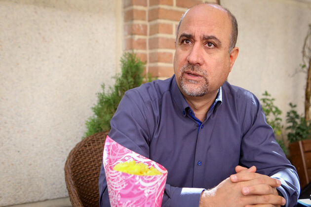 کنار دکان حافظ، مغازه نزنید