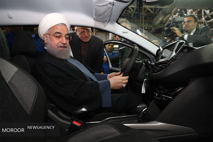 افتتاح خط تولید خودروهای دنا پلاس و پژو ۲۰۰۸ توسط رییس‌جمهور