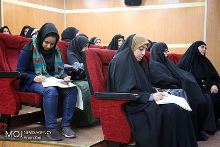 تجلیل از برگزیدگان شعر و ادبیات انقلاب 