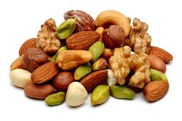 توصیه‌هایی برای مصرف آجیل و شیرینی در عید