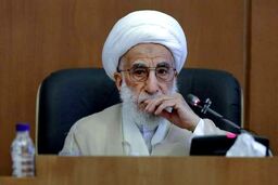 نباید از نیازهای روز جامعه و حل مسائل پیش روی نظام اسلامی غافل باشد