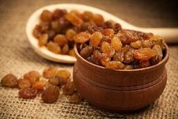 مضرات خوردن چای با توت و خرما