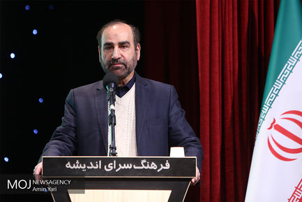 تجلیل از برگزیدگان شعر و ادبیات انقلاب 