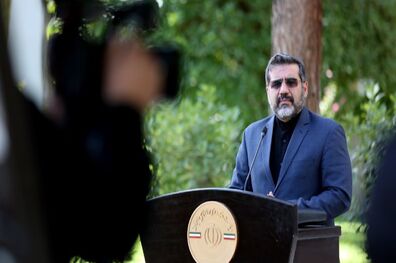 عکس/ بدون شرح از خنده وزیر ارشاد