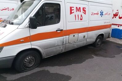 واژگونی آمبولانس بخش خصوصی در خیابان طالقانی