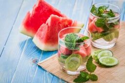 با این مواد غذایی بدن خود را خنک نگه دارید
