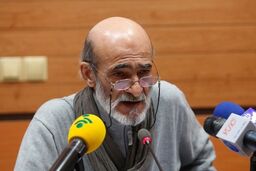 رابطه فوق‌العاده با نخست‌وزیر وقت باعث شد تا عنان سینما در ید آن مجموعه قرار بگیرد
