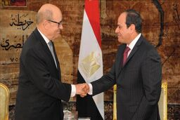 اعطای نشان دولتی مصر به وزیر دفاع فرانسه