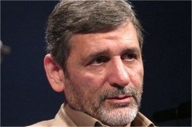 شخصیت بنیانگذار انقلاب اسلامی در شرایط ورشکستی گروههای سیاسی با قدرت ظهور کرد