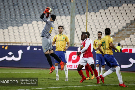 دیدار تیم های پرسپولیس و صنعت نفت آبادان