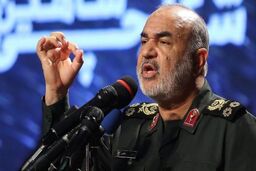 همه دشمنان در دنیا علیه ملت ایران به میدان آمدند