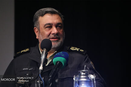 رونمایی از کتاب مهران میخندد