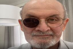 سلمان رشدی یک چشم خود را از دست داد