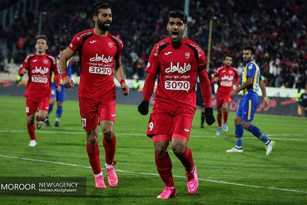 دیدار تیم های پرسپولیس تهران و گسترش فولاد تبریز