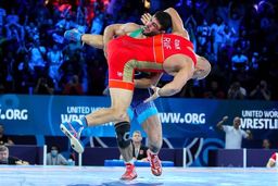 پرداخت حقوق ماهانه به مدال آوران کشتی