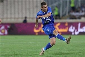 ستاره 34 ساله ازبکستانی استقلال امشب ایران را ترک می‌کند