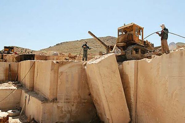 آثار سنگی از قروه سوغات ببرید/مرمر سفید زینت بخش زندگی