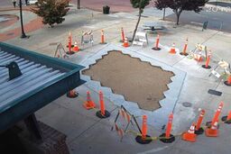 پیاده‌روها با سنگ فرش خورشیدی روشن می‌شوند