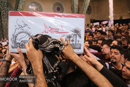 وداع دانشجویان معتکف با شهید گمنام در دانشگاه تهران