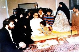 روزی که ظرف شستن نوبت امام شد