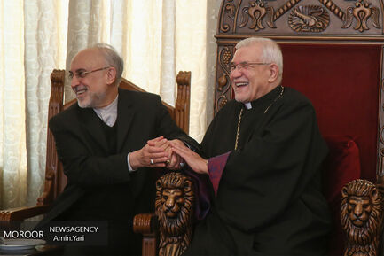 دیدار اسقف اعظم ارامنه تهران با صالحی