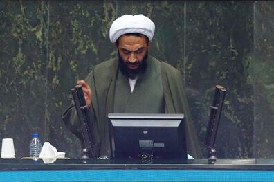 استیضاح وزیر اقتصاد باید هر چه سریعتر در دستور کار قرار گیرد