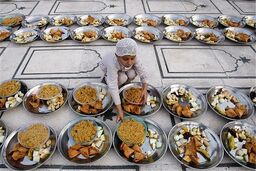 توزیع ۱۰ میلیون غذای گرم و افطاری بین نیازمندان از ابتدای رمضان