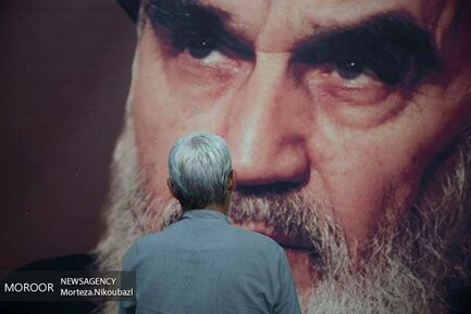 حضور، حسن خمینی، نوه بنیانگذار جمهوری اسلامی ایران و وزیر ارتباطات آقای محمدجواد آذری جهرمی در حسینیه جماران