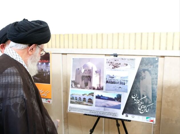 رهبرانقلاب درحال مشاهده بارگاه امام حسن(ع)