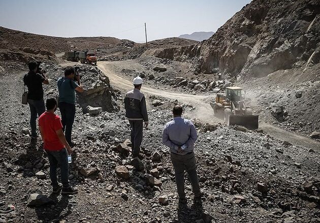 ساکنان مناطق معادن خیز آذربایجان غربی از ۱۵ درصد حقوق دولتی بهره مند شوند