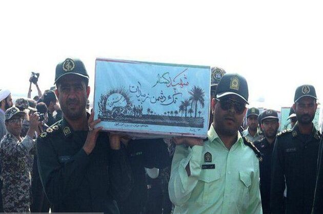 ورود پیکرهای 20 شهید گمنام جنگ تحمیلی به بندرعباس
