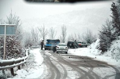 بارش برف و باران در نیمی از محورهای مواصلاتی /مه گرفتگی  و کاهش دید در جاده های کشور