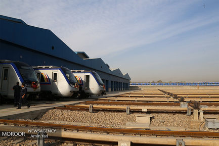 مراسم بهره برداری از ۷ رام قطار شهری و ۳۰ دستگاه اتوبوس با حضور شهردار تهران