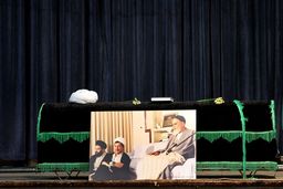 وداع رهبر انقلاب با پیکر آیت‌الله هاشمی